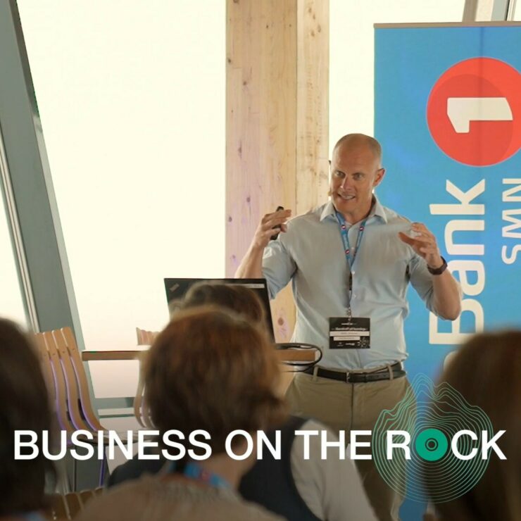 Den aller første "Business on the rock"-konferansen ble arrangert på toppen av Nesaksla under årets Raumarock. En fullsatt sal fikk ny og verdifull innsikt fra kunnskapsrike foredragsholdere. Suksess på Eggen